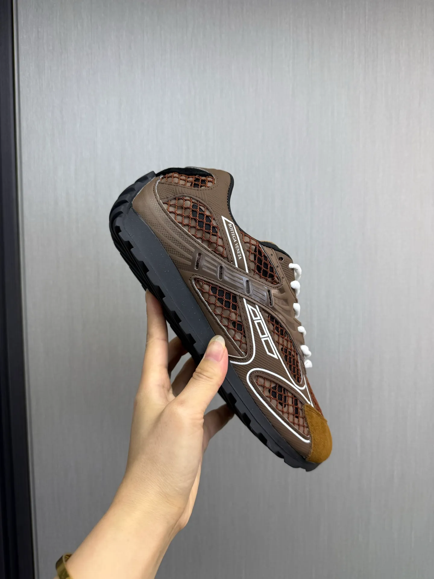 Men's men's shoes 💰620💰 BV top version 𝘽𝙊𝙏𝙏𝙀𝙂𝘼 𝙑𝙀𝙉𝙀𝙏𝘼 Orbit sneakers Wang Yibo same style couple style dad shoes 🩷💚 Runner sneakers, made of lightweight technical mesh fabric. Features a geometric patterned rubber outsole. Pay attention to the package craftsmanship ❕ High version shipping ❗️ Very nice, durable to play with and durable to make ✔️ Standard version 💯💯 The outsole is made of color-blocked TPU outsole. Women’s model 35-41 (40 41 customized) Men’s model 39-46 (45.46 customized) Equipped with original packaging